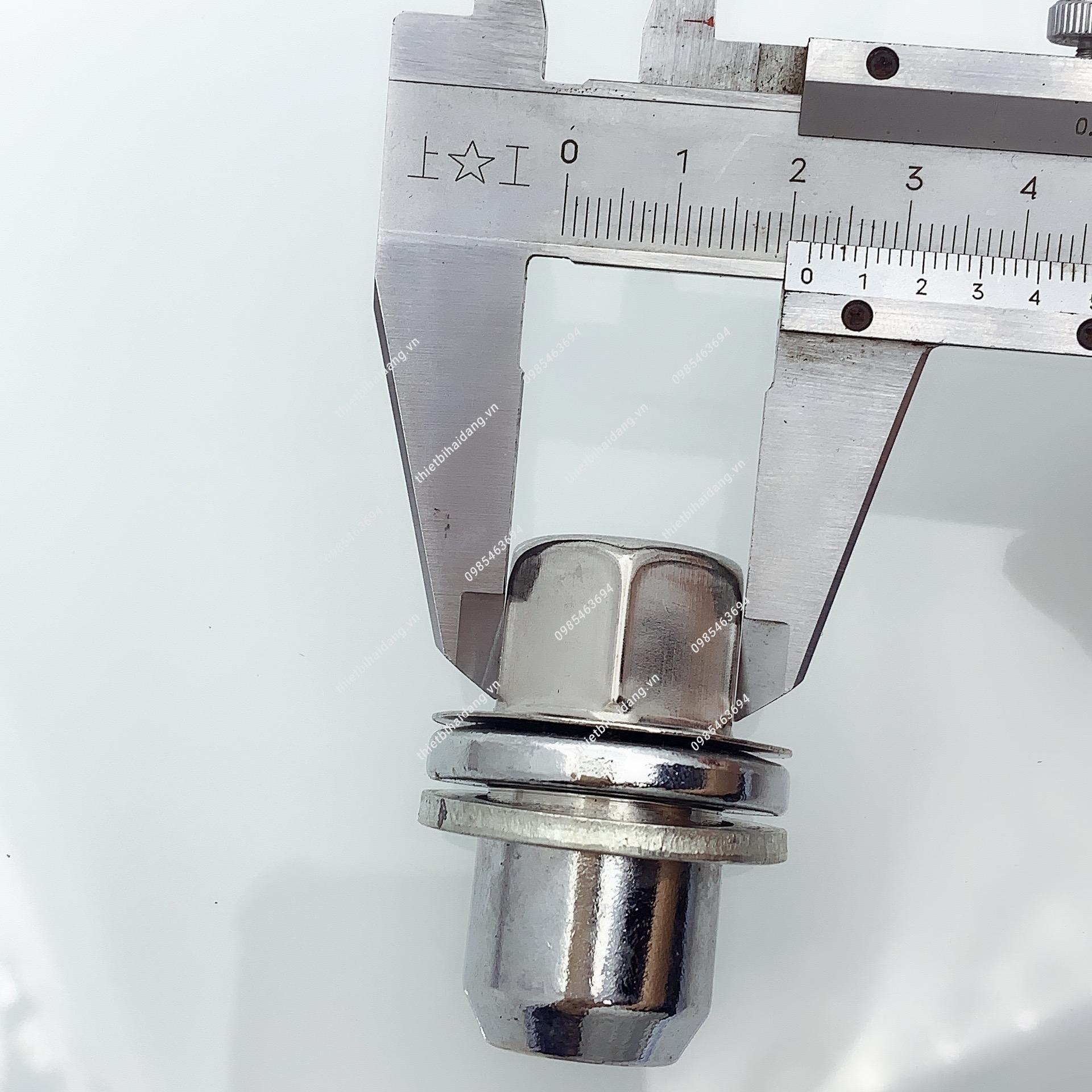 Ốc lốp xe LandRover (3)