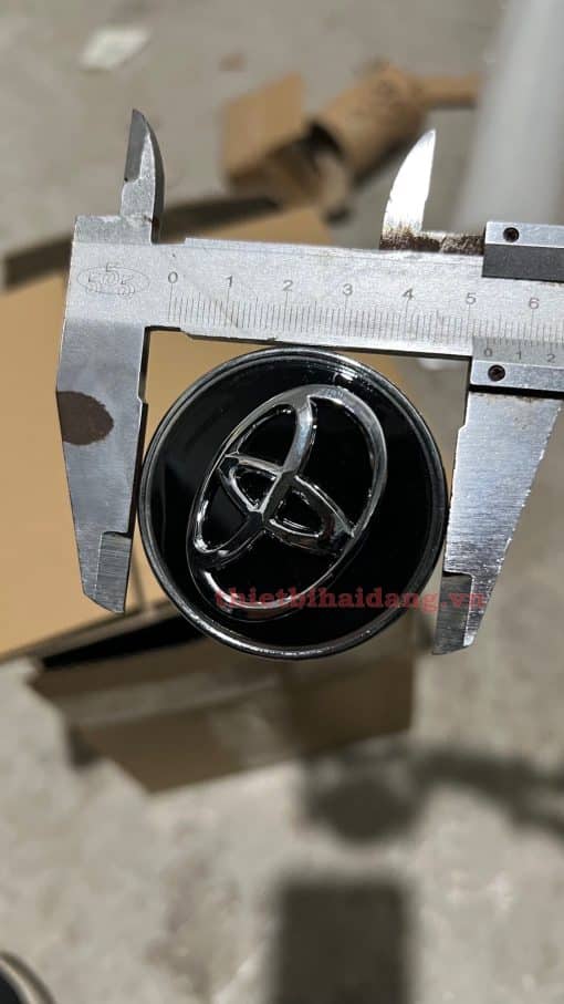 Logo mâm xe, ốp lazang bánh xe ô tô Toyota, đường kính 53mm