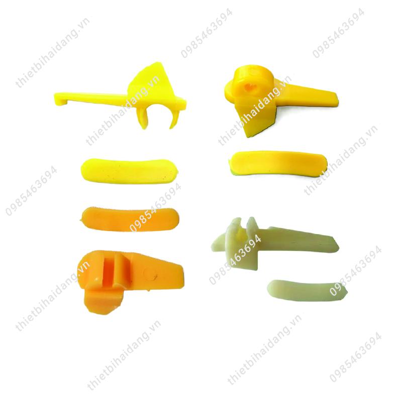 nhua-chong-xuoc-mo-vit-may-ra-vao-lop 12