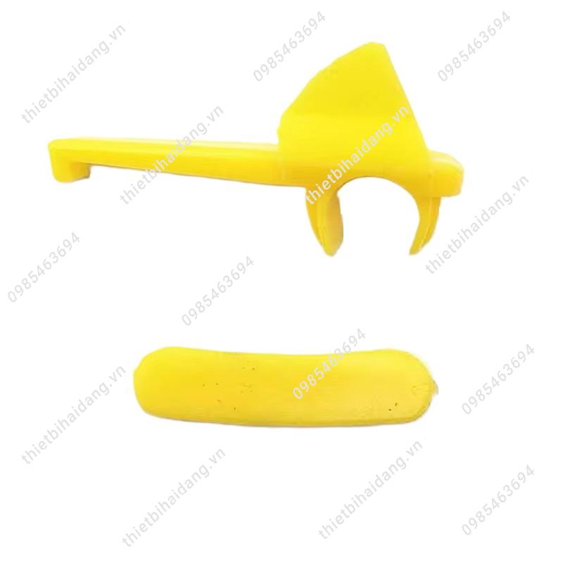 nhua-chong-xuoc-mo-vit-may-ra-vao-lop (2)