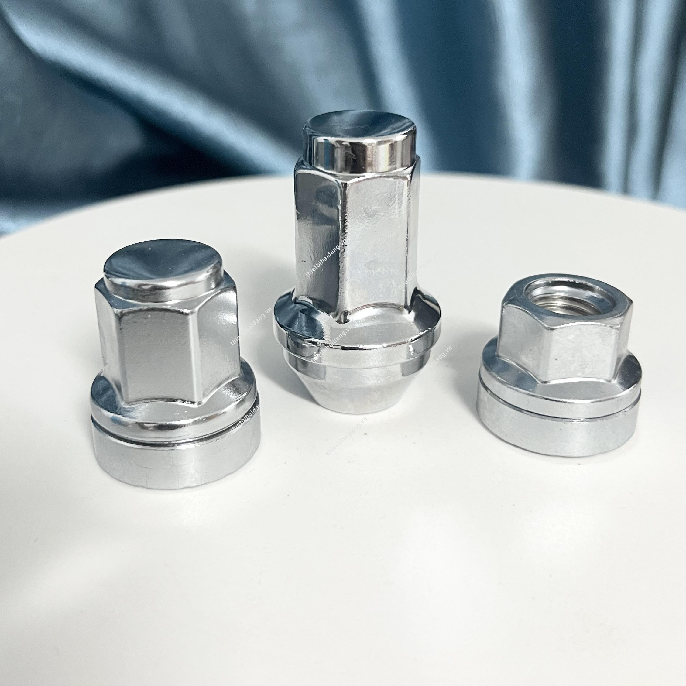 ốc bánh xe ford transit 3