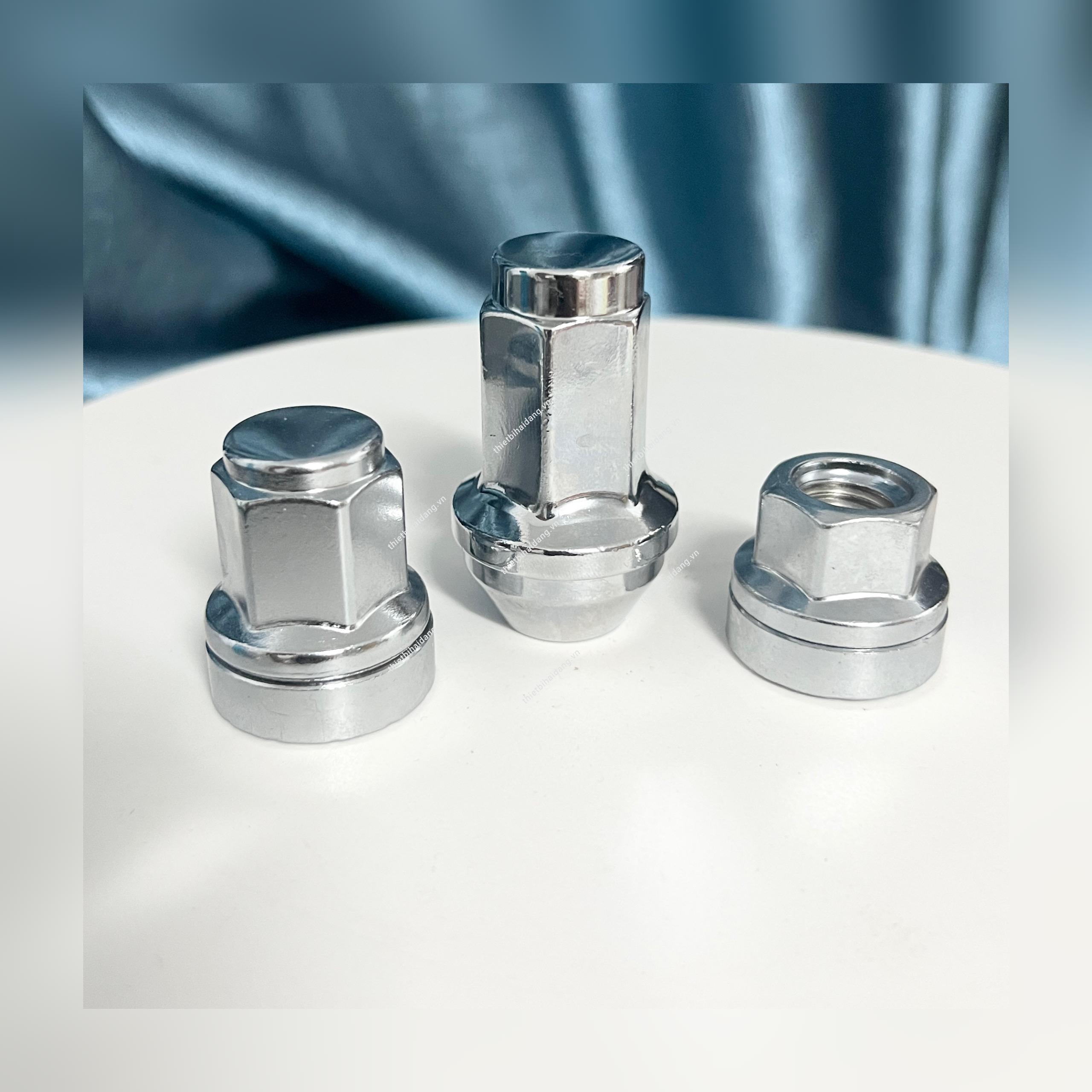 ốc bánh xe ford transit 9